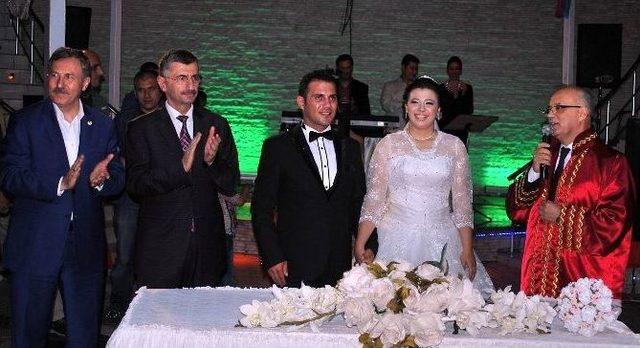 Kaymakam Peynircioğlu&rsquo;nun Kızı D&uuml;nyaevine Girdi 1