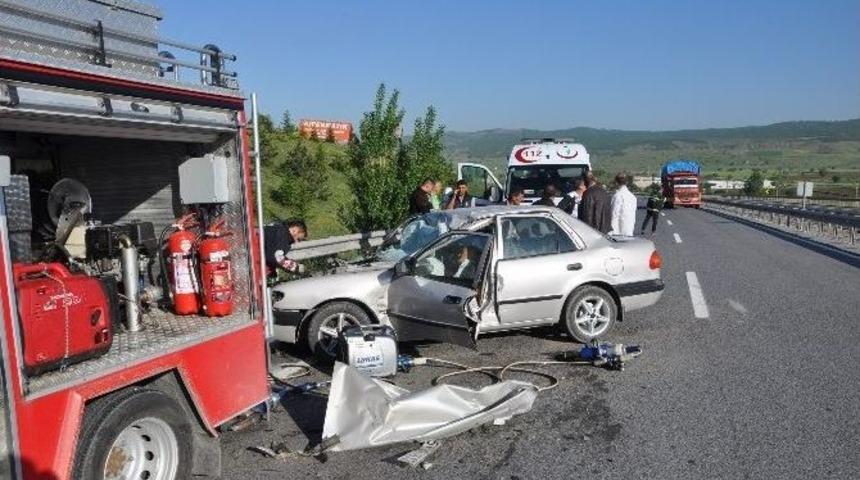 Boz&uuml;y&uuml;k&rsquo;te Trafik Kazası, 1 &Ouml;l&uuml; 1 Yaralı