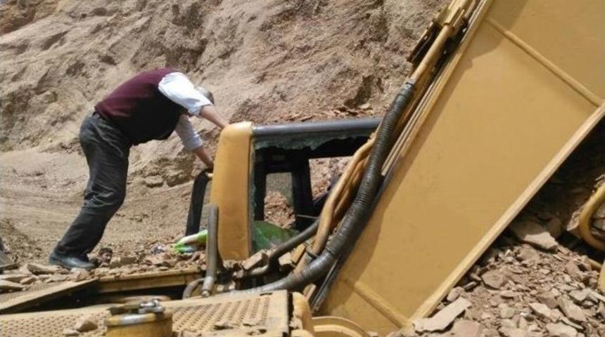 K&ouml;pr&uuml;k&ouml;y&rsquo;de Toprak Kayması: 1 &Ouml;l&uuml;