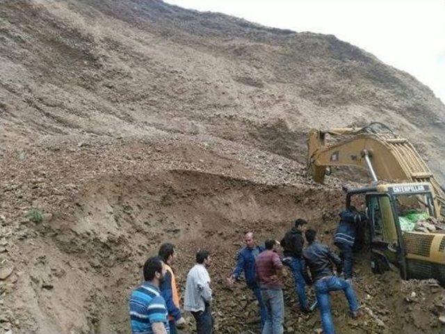 K&ouml;pr&uuml;k&ouml;y&rsquo;de Toprak Kayması: 1 &Ouml;l&uuml; 2