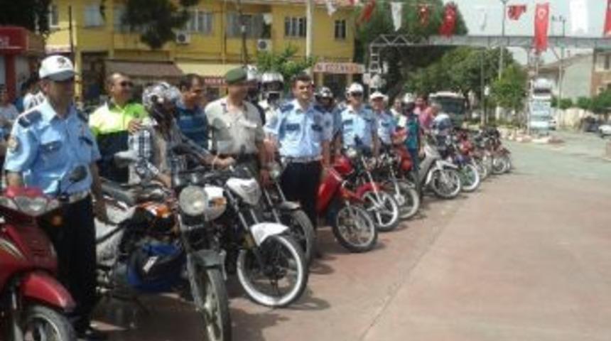 &Ouml;demiş&rsquo;te G&uuml;venli S&uuml;r&uuml;ş İ&ccedil;in Kask Ve Reflekt&ouml;r Emniyetten