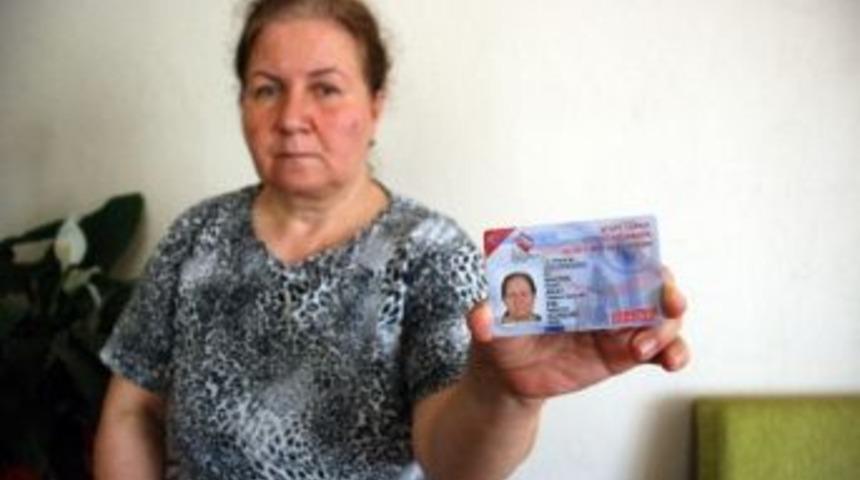 İzmir&rsquo;de &rsquo;gazi&rsquo; Eşine Hakaret Edip Dolmuştan İndirdiler