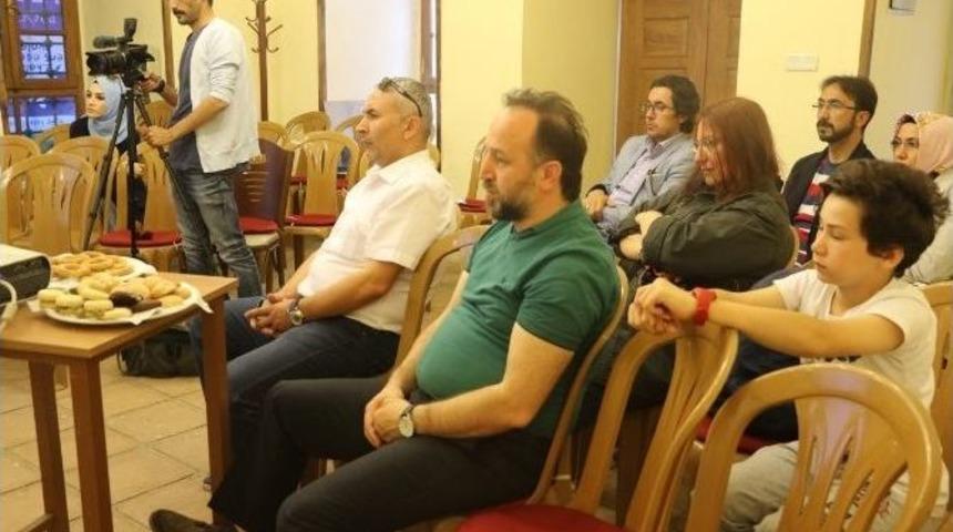 "medya Ve İnsan" Konulu S&ouml;yleşinin Konuğu Bahadır Kurbanoğlu Oldu