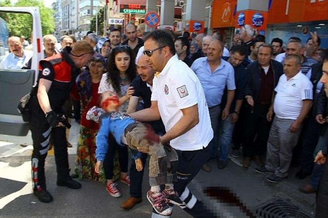 Minib&uuml;s&uuml;n &Ccedil;arptığı 3 Yaşındaki &Ccedil;ocuk Hayatını Kaybetti