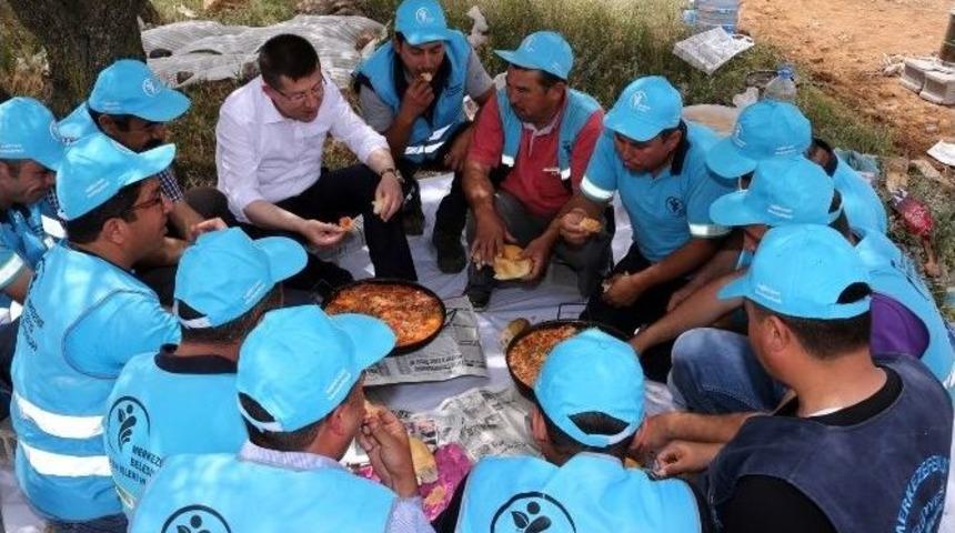 Başkan Subaşıoğlu, İş&ccedil;ilerle Menemen Yedi