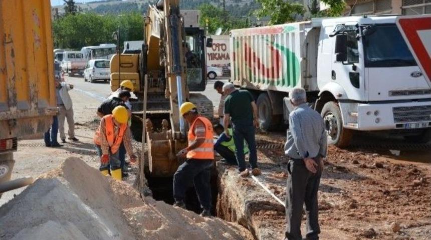 2. &Ccedil;evre Yolunda 600&rsquo;l&uuml;k Kanalizasyon Kolekt&ouml;r Hattı D&ouml;şeniyor