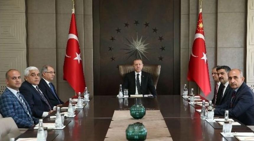 Cumhurbaşkanı Erdoğan, Kilis Valisi Ve Beraberindeki Heyeti Kabul Etti