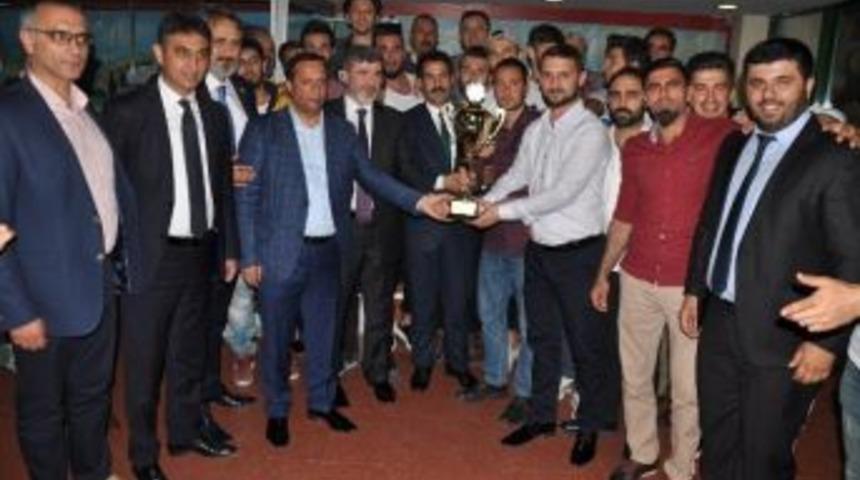 Şampiyonluğu Başkan Toltar&rsquo;a Hediye Ettiler