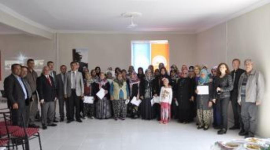 Beylikova&rsquo;da Kursa Katılan 26 Kadın &Ccedil;ift&ccedil;i Belgelerini Aldı