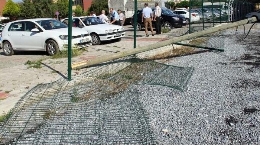 Kamyon Şoförünün Dalgınlığı Ortalığı Savaş Alanına Çevirdi