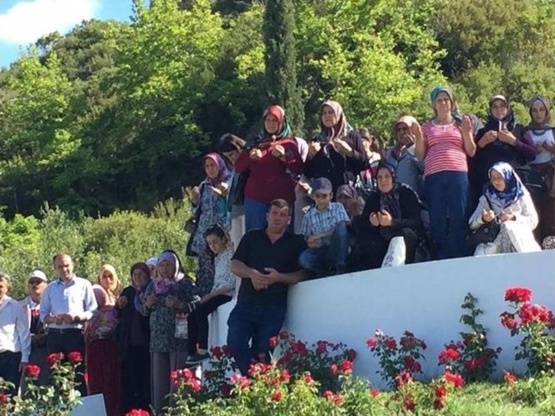 Manisalılar Kahraman Atalarının Huzurunda