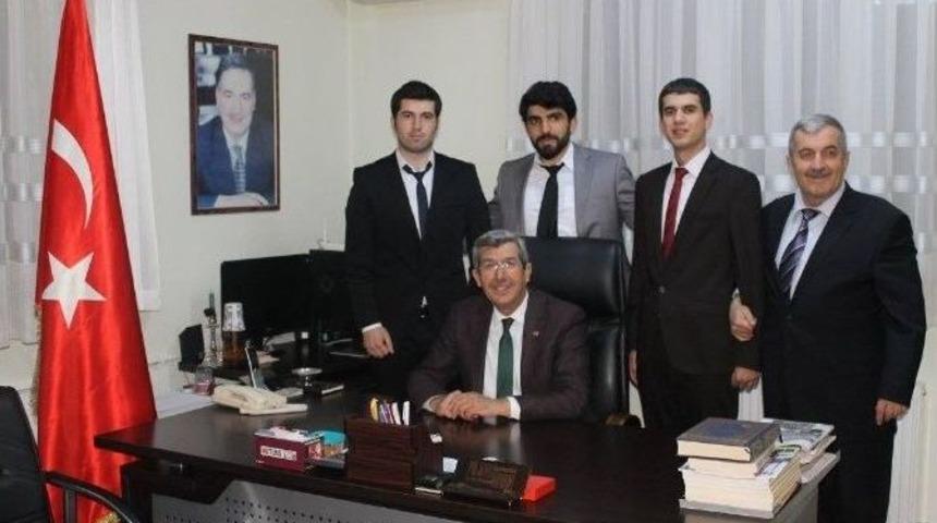 İhlas Vakfı Esentepe &Ouml;ğrenci Yurdunda Mezuniyet Sevinci