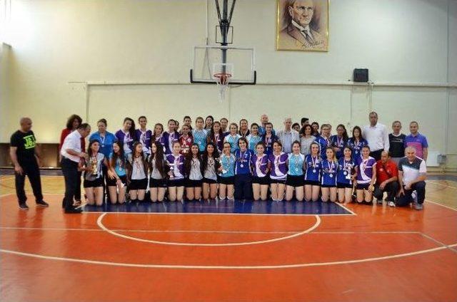 Söke’de Gençlik Haftası Voleybol Şampiyonası Sona Erdi