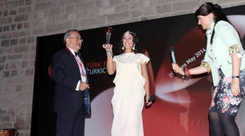 Eurovision 2016 Birincisi Cemile, Edirne&rsquo;de Kızıl Elma &Ouml;d&uuml;l&uuml;n&uuml; Almıştı