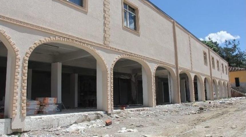 Kavak&rsquo;ta D&uuml;ğ&uuml;n Salonu Ve Pazar Yerinde &Ccedil;alışmalar Hız Kazandı