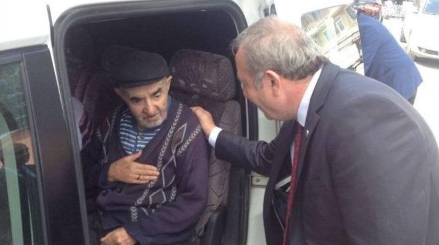 Gideceği Yere El Arabasıyla Gidiyordu