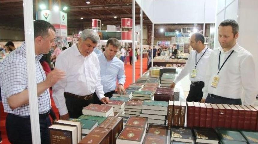 Başkan Karaosmanoğlu, &ldquo;en G&uuml;zel Hediye Kitaptır&rsquo;&rsquo;