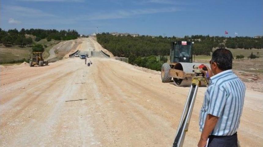 Karaali K&ouml;pr&uuml;s&uuml;n&uuml;n Bağlantı Yolları Asfaltlanıyor