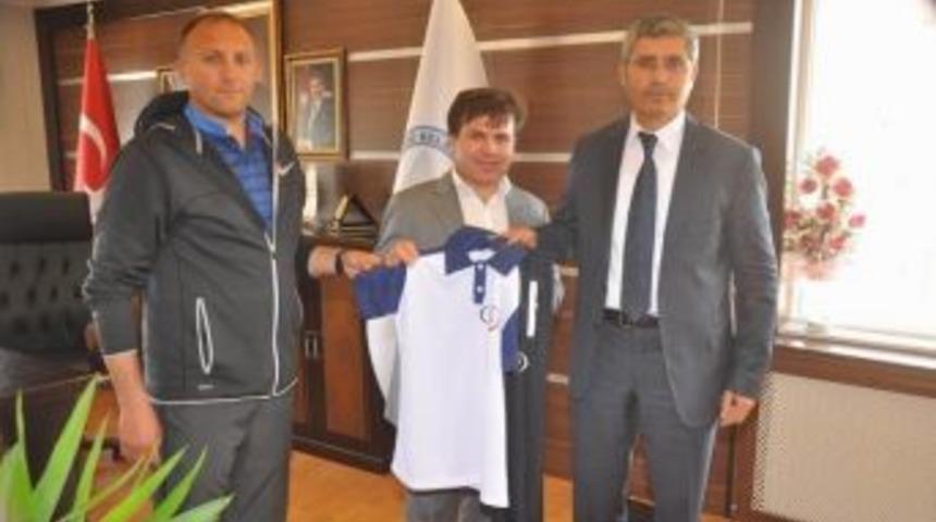 Suşehri Belediye Başkanı Y&uuml;ksel&rsquo;dan Spora Destek