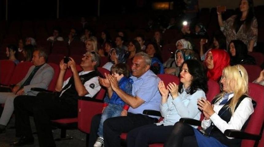 Er&uuml; &Ouml;ğrencilerinden &Ouml;rnek Davranış