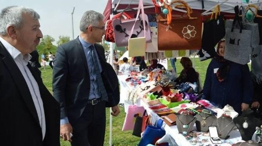 Ev Hanımları &Uuml;r&uuml;nlerini Tanıttı