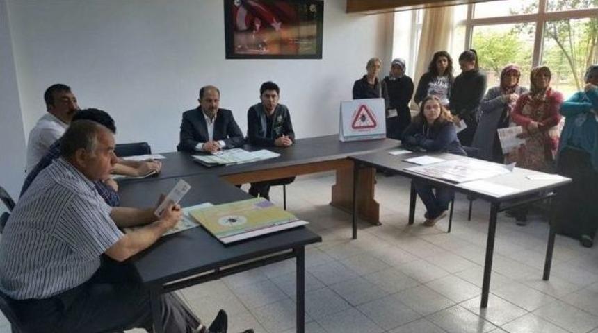 Akdağmadeni Orman İşletme M&uuml;d&uuml;rl&uuml;ğ&uuml; Personeline Keneden Korunma Eğitimi Verildi