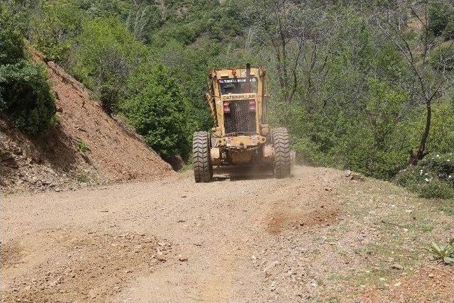 Belediye Ova Yollarında Kış Şartlarının İzlerini Siliyor