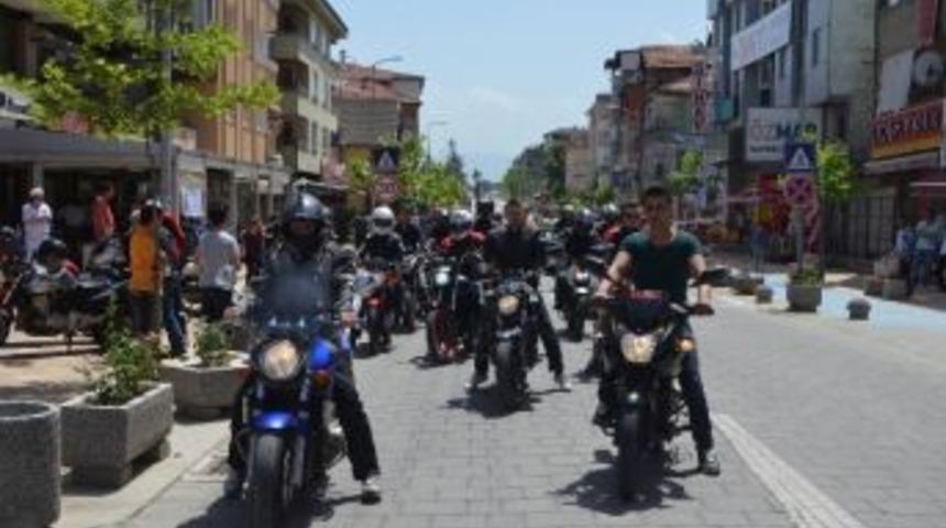 Motosiklet Tutkunları &Ccedil;aycuma&rsquo;da Buluştu