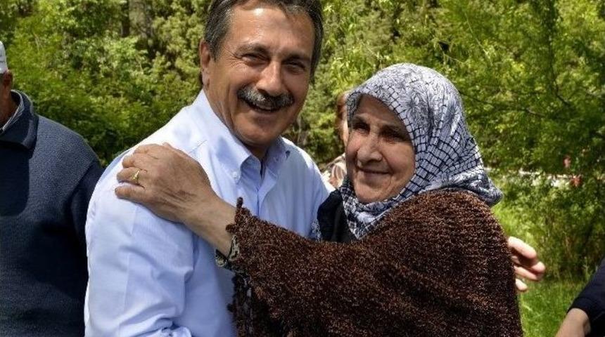 6 Bin Kadın Piknikte Bir Araya Geldi