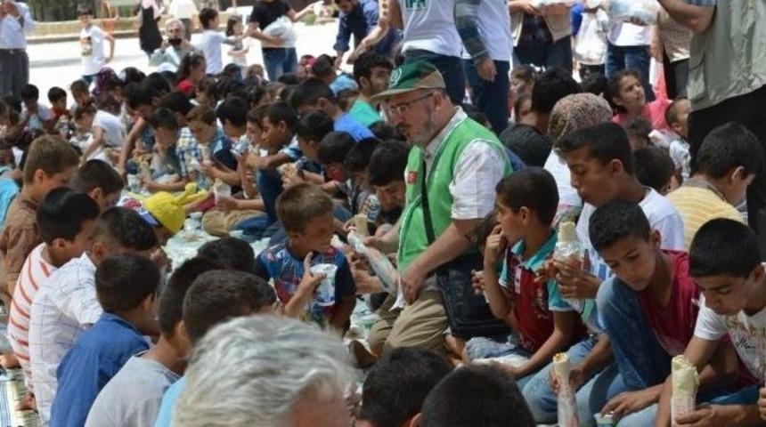 İhh, Şanlıurfa&rsquo;da 520 Yetimi Sevindirdi