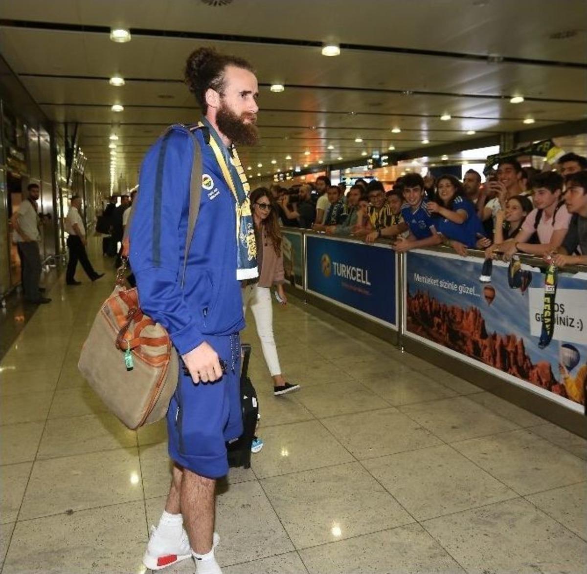 Avrupa İkincisi Fenerbah&ccedil;e Yurda D&ouml;nd&uuml;