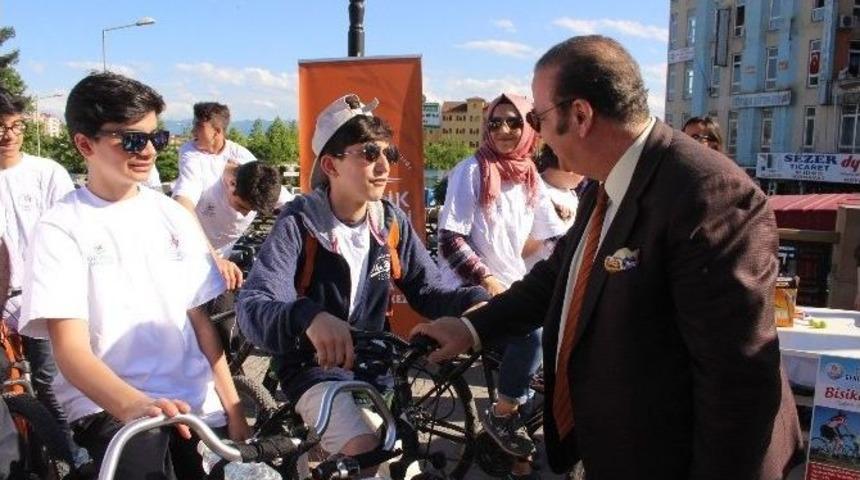 Sağlıklı Yaşam İ&ccedil;in Pedal &Ccedil;evirdiler