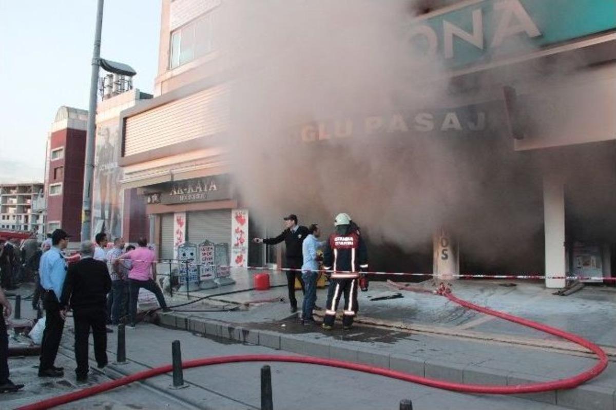İş Merkezinde &Ccedil;ıkan Yangında Can Pazarı Yaşandı