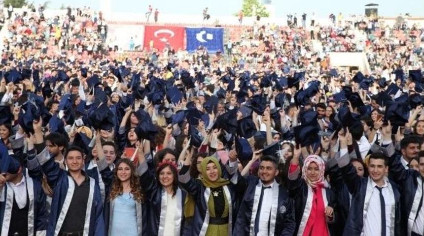 Uşak &Uuml;niversitesi 2015-2016 Akademik Yılı Mezuniyeti Ger&ccedil;ekleşti