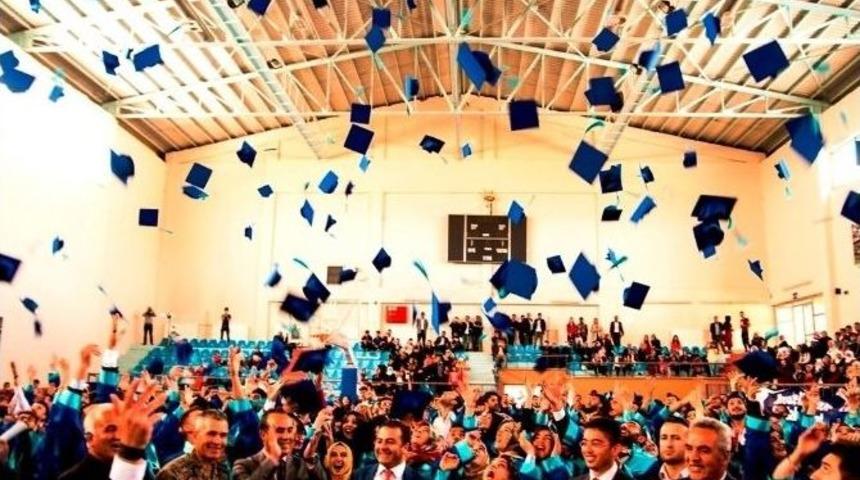 Erciş Myo &Ouml;ğrencilerinin Mezuniyet T&ouml;reni