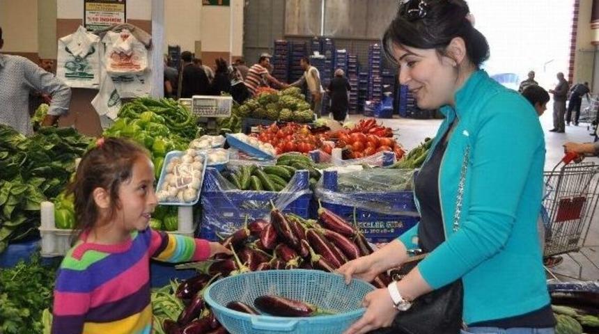 &Ouml;zel İnsanlar Pazardan Alışveriş Yaptı