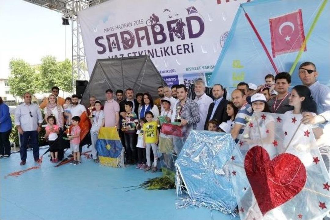 Bisiklet Yarışması Ve U&ccedil;urtma Şenliği Kağıthane&rsquo;de Renkli G&ouml;r&uuml;nt&uuml;ler Oluşturdu