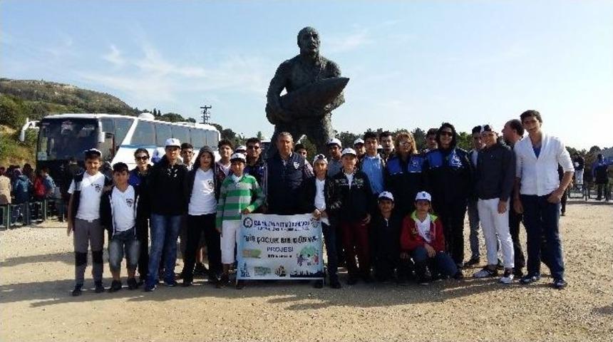 Polis Ağabey Ve Ablalar, &Ccedil;anakkale&rsquo;yi Gezdirdi