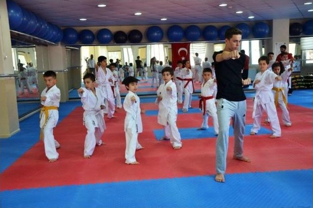 Gen&ccedil; Karateciler Olimpiyatlara Hazırlanıyor