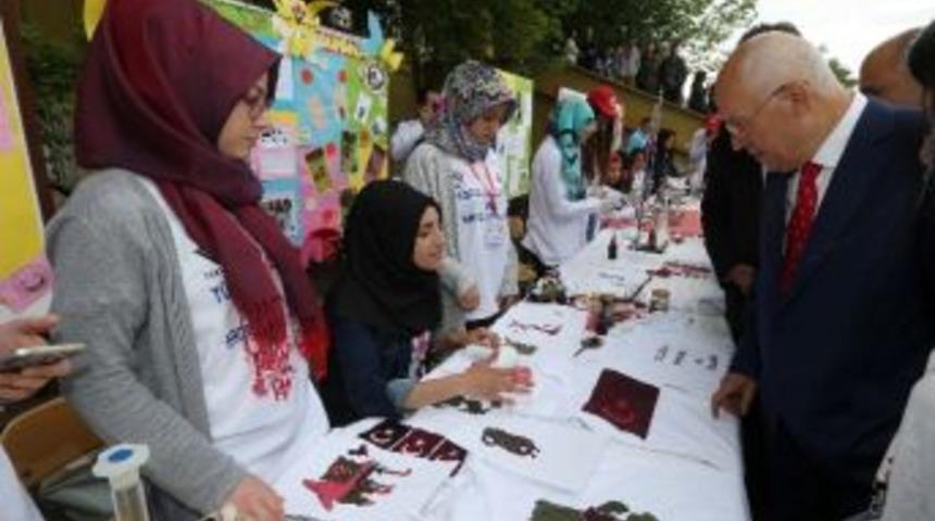 Yaşar, &Ouml;ğrencilerin Yaptığı Yoğurt Ve Peyniri Yedi