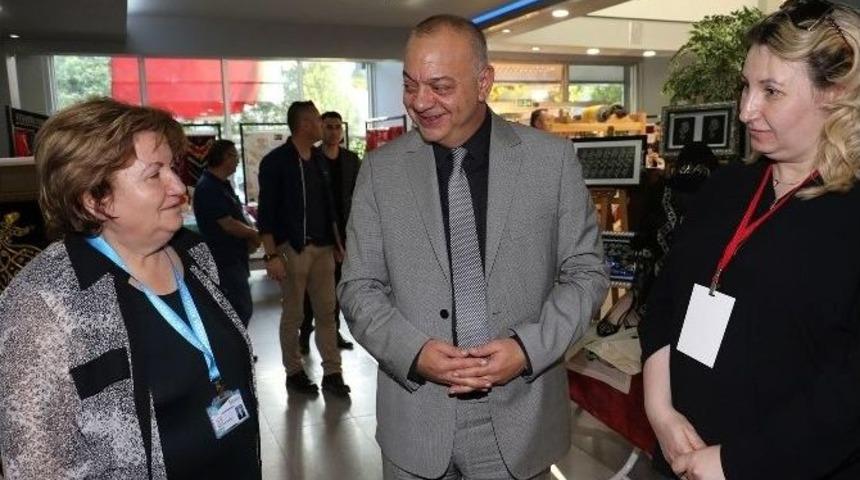 Başkan Erg&uuml;n Masmek Sergisini Gezdi