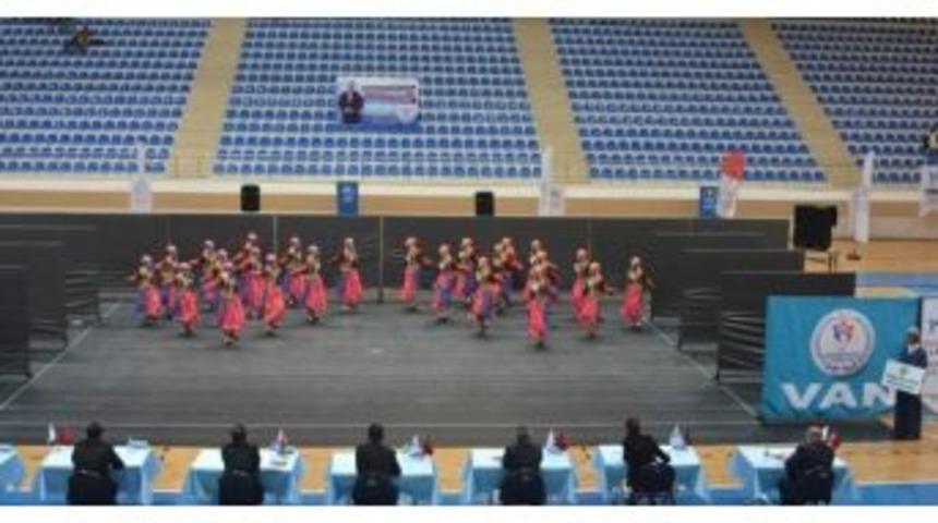 Tuşba Belediyesi Folklor Ekibi&rsquo;nden &Uuml;st&uuml;n Başarı
