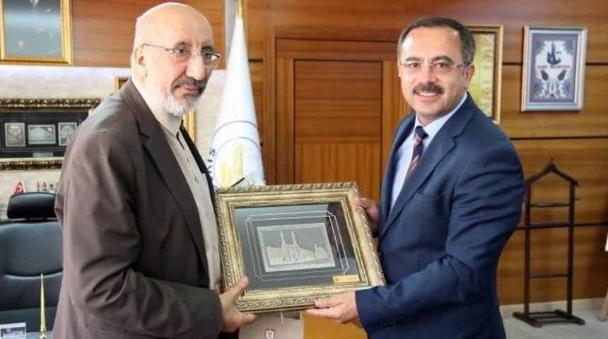 Yazar Abdurrahman Dilipak&rsquo;tan, Sivas Belediyesi&rsquo;ne Ziyaret