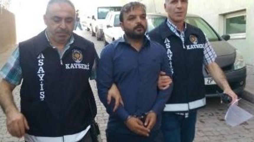 Sahte Polis Altınlarla Birlikte Yakalandı