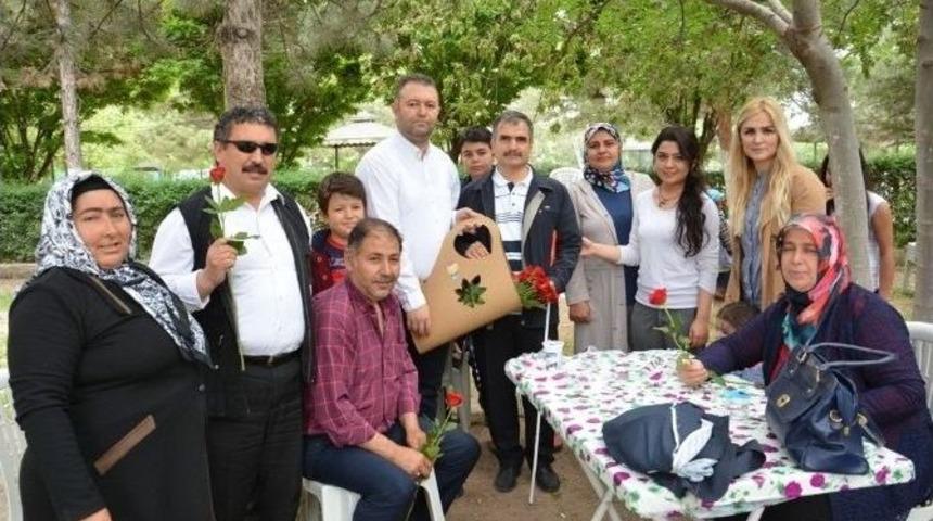 G&ouml;rme Engelliler Piknikte G&ouml;nl&uuml;nce Eğlendi