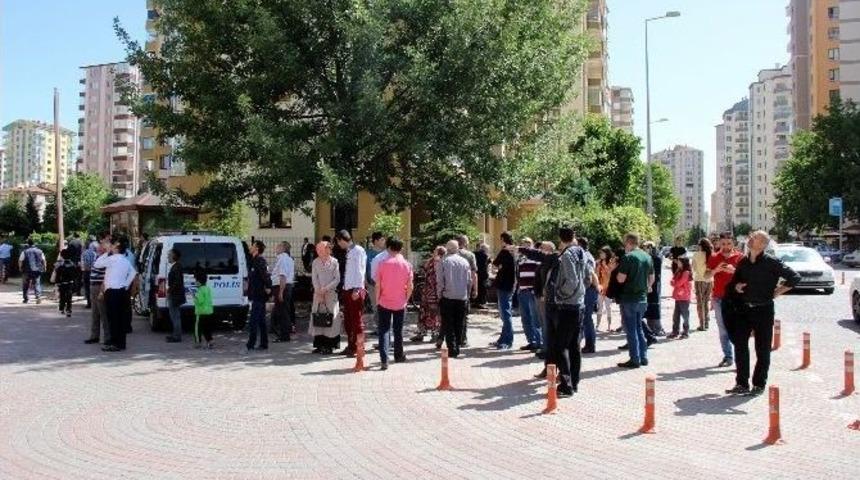 Yangını Sandalyede Oturarak İzlediler