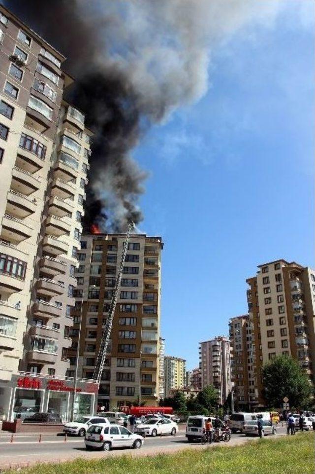 Yangını Sandalyede Oturarak İzlediler