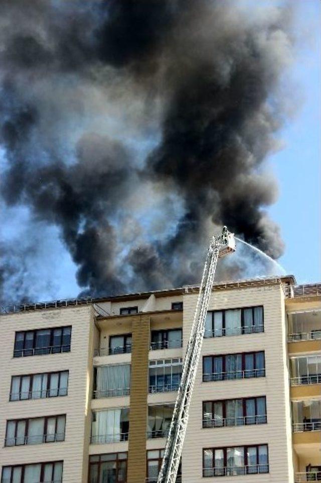 Yangını Sandalyede Oturarak İzlediler