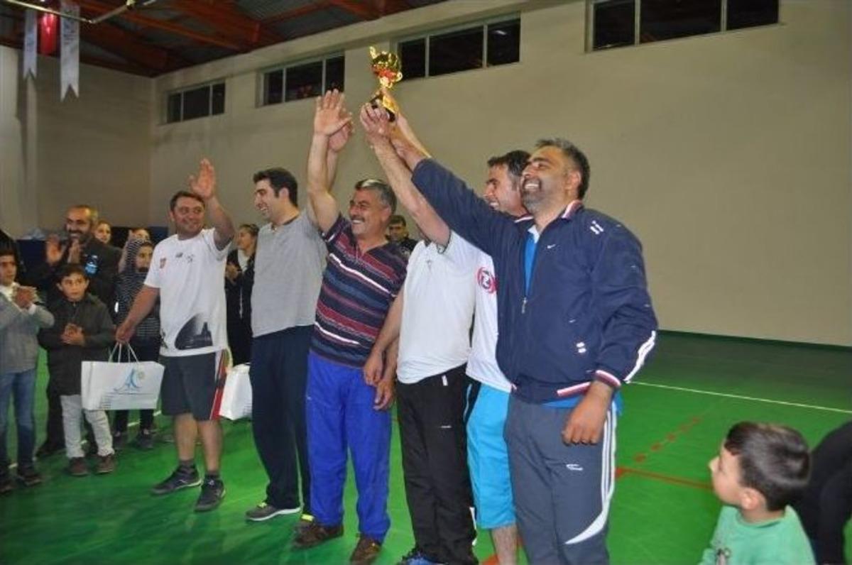 Arpa&ccedil;ay&rsquo;da Voleybol Turnuvası Şampiyonu Ak&ccedil;alar K&ouml;y&uuml;