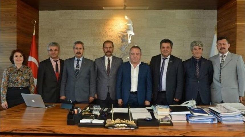 Başkan B&ouml;cek&rsquo;e Eğitim-iş&rsquo;ten Teşekk&uuml;r Ziyareti